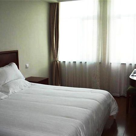 Greentree Inn Shanghai Expo Site South Yanggao Road Subway Station Express Hotel Экстерьер фото