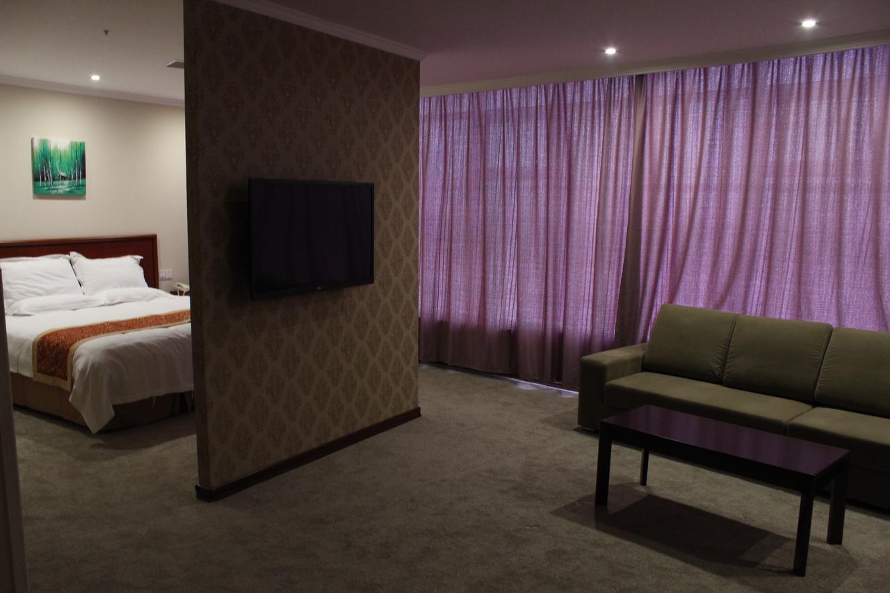 Greentree Inn Shanghai Expo Site South Yanggao Road Subway Station Express Hotel Экстерьер фото